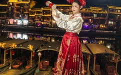 一层一层剥掉你的衣服视频